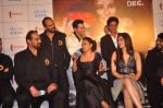 Kabir Bedi, Rohit Shetty, Shahrukh Khan, Kajol, Varun Dhawan, Kriti Sanon at Dilwale Trailor launch on 9th Nov 2015